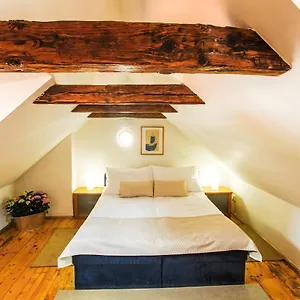 U Zlate Podkovy - At The Golden Horseshoe Apartment Prag
